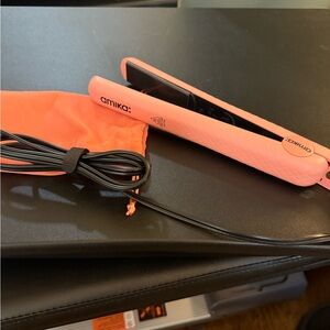 Amika Coral Hair Straightener with Black Cord